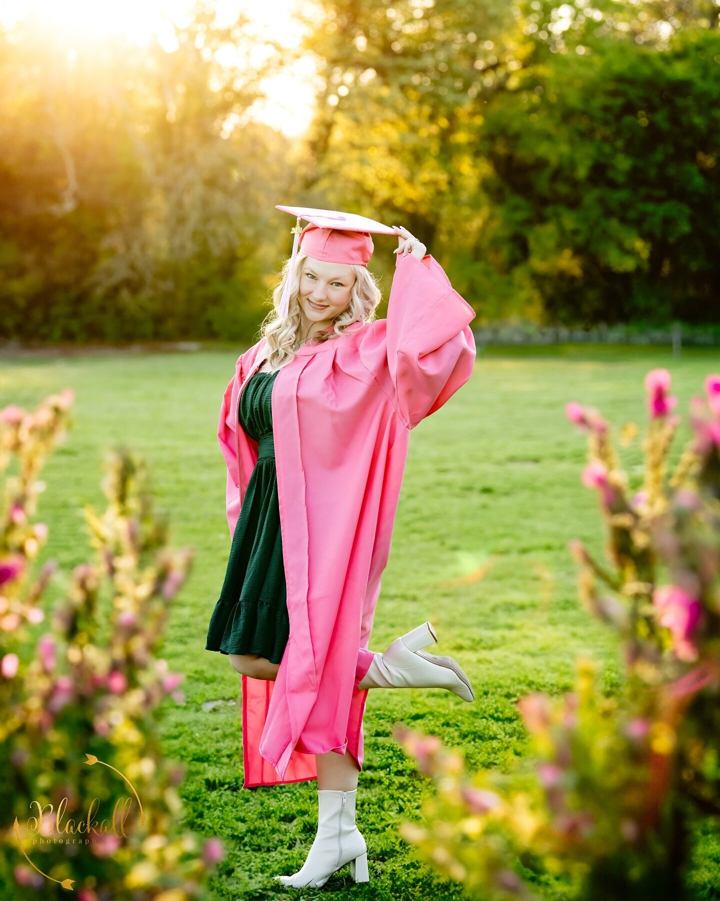 #SENIORSUNDAY 🎓
&zwnj;
&zwnj;If PINK is your color this cute grad cap &amp; gown is in the BP client closet and available to YOU! 💝
&zwnj;
&copy;️Blackall Photography 2024
#BLACKALLPHOTOGRAPHY
#TexasThroughHerLens
#NikonPro
#pink
#LegallyBlonde
#Ba