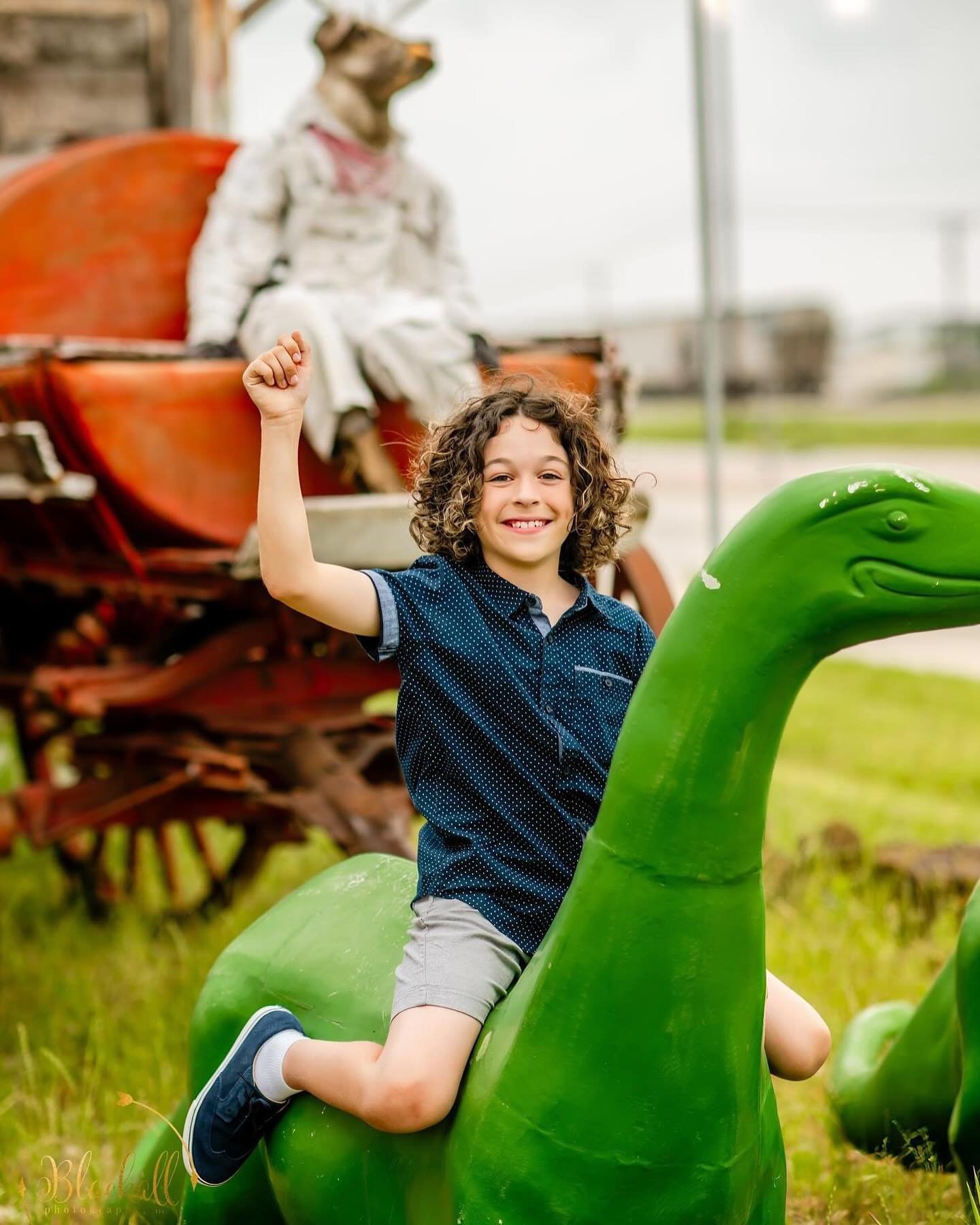 I mean... if you aren&rsquo;t riding a green brontosaurus in front of a stagecoach driving buck with a train rolling by AND eating a cookie covered in powdered sugar is it really even a birthday photoshoot?!! Happy (early) Birthday Asher!!!
&zwnj;
&c