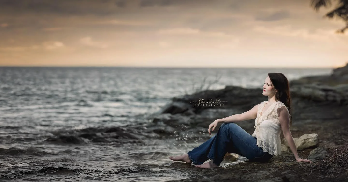 What a joy getting to photograph this amazing LHS grad! This sweet Farmerette will be @texastech bound in just a few short months, and I couldn&rsquo;t be more excited for her. 🌵&hearts;️

As a proud Lewisville Farmer myself, I just love being the g