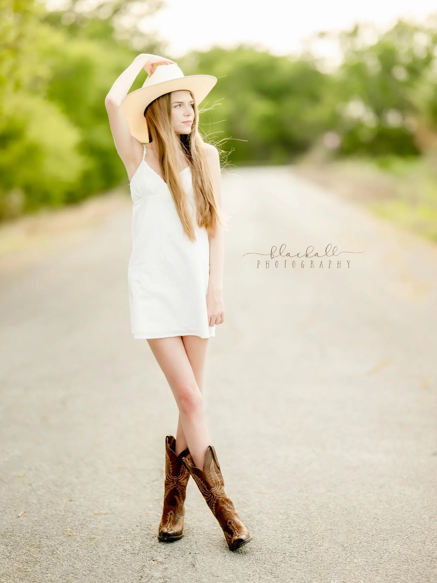 Just a few more previews from Presley&rsquo;s grad session with @blackallphotography 🤍

I truly love every graduate I get to spend time with&mdash;this season of life is something special, and there&rsquo;s no shortage of incredible young people get