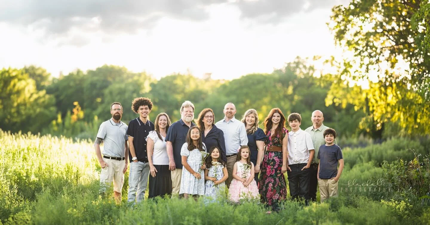 Sharing session number 50 for 2026&hellip; and y&rsquo;all, a majority has happened in just the last 30 days 🤍🤯

Spring photo season is in full bloom over here, and while senior sessions have been keeping me on my toes, every now and then I get to 