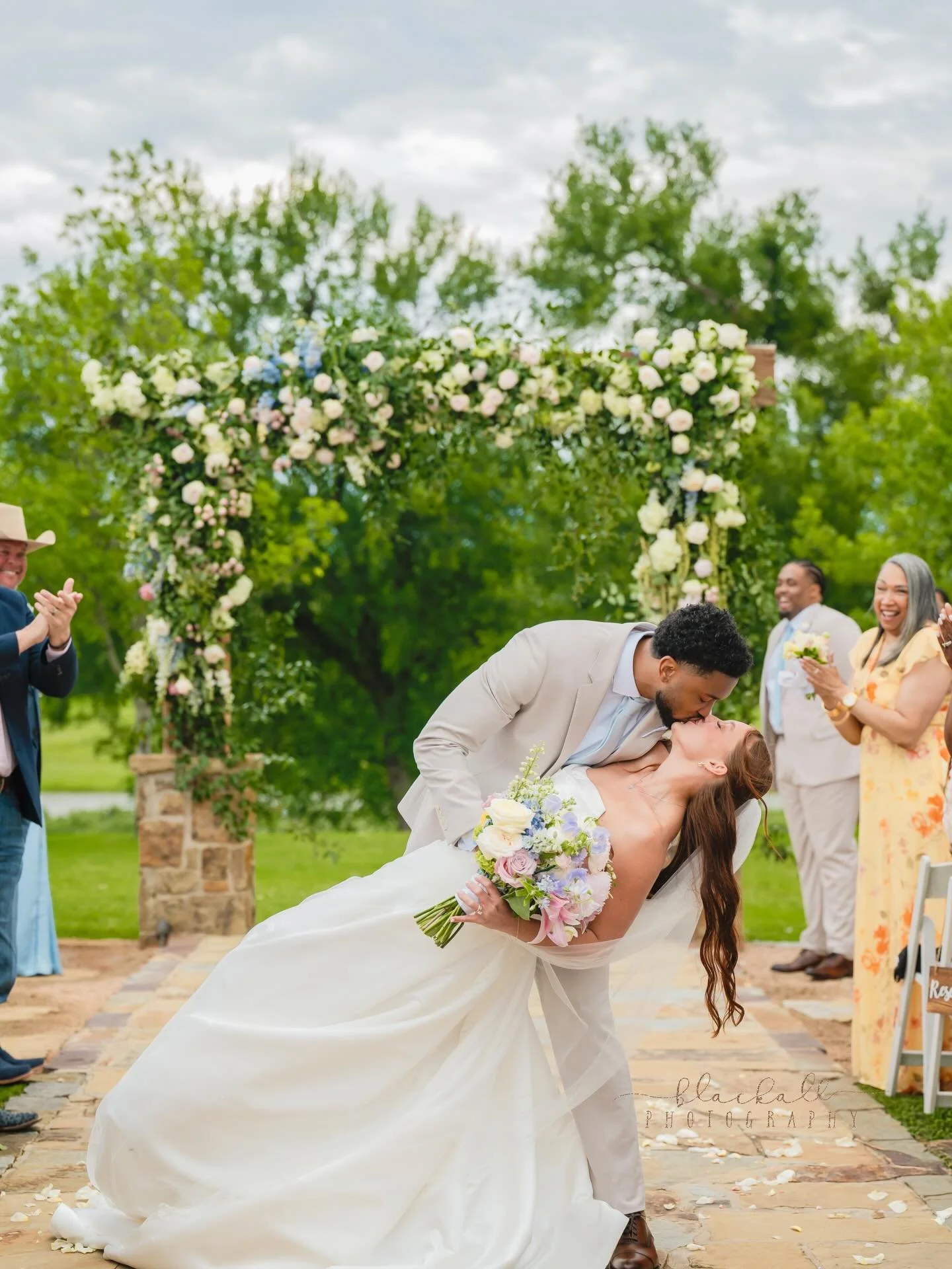 Sharing just a few previews from Daylee + Dejuan&rsquo;s wedding day at Lucky Spur Ranch ✨The FULL blog post will be coming soon&mdash;these are just a few teasers for now, and y&rsquo;all&hellip; what a day. 

Daylee and Dejuan are the kind of coupl