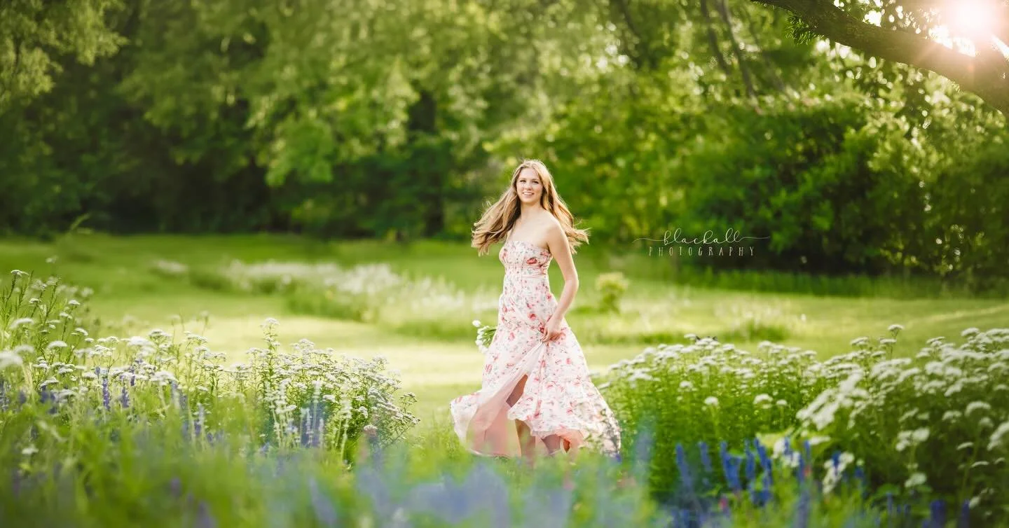 Apparently, we don&rsquo;t believe in breaks around here 💁&zwj;♀️😅 because we&rsquo;ve just about wrapped up with the Class of 2026&hellip; but we decided to jump in and get a head start with this gorgeous girl for her Class of 2027 grad photoshoot