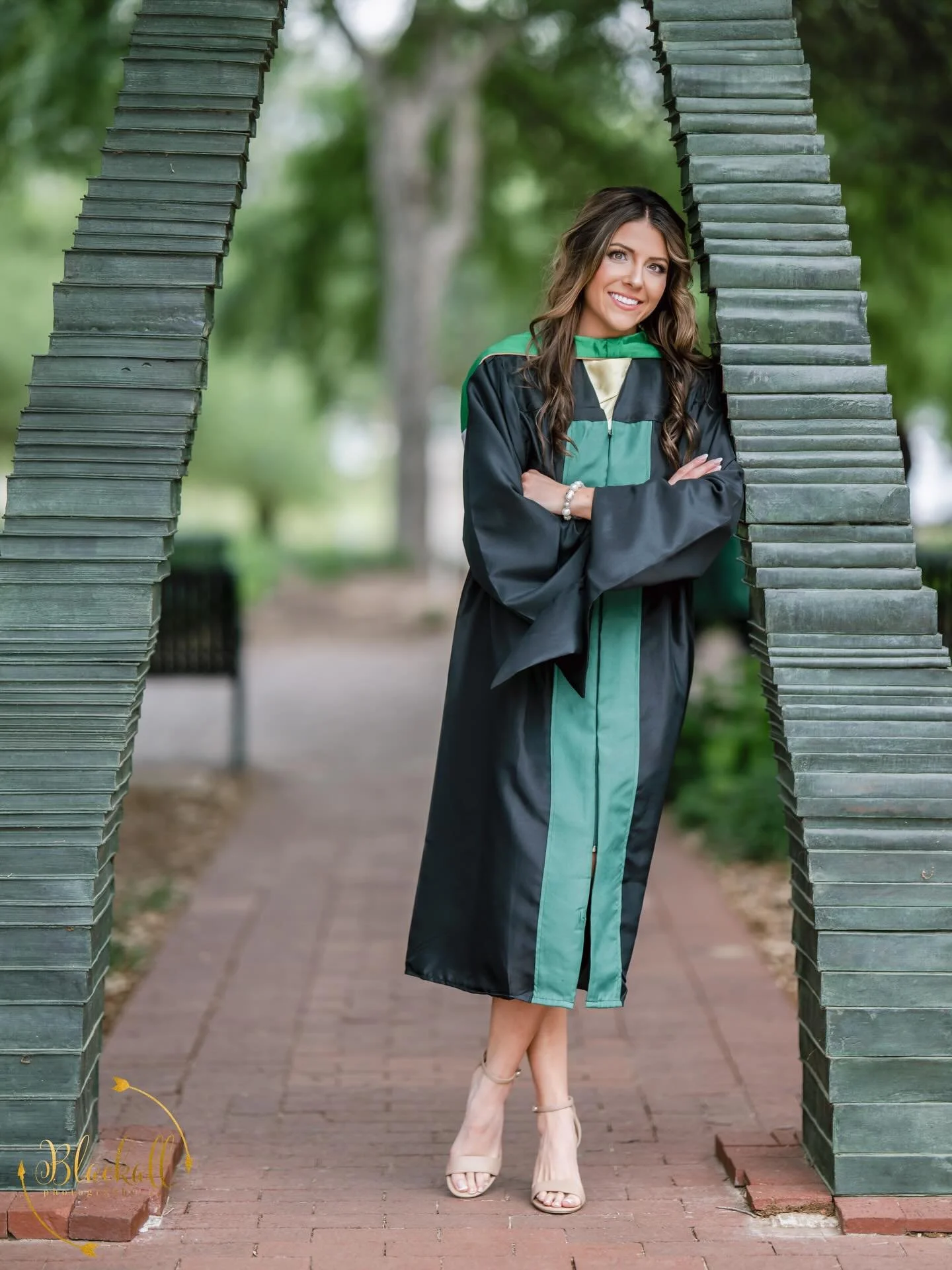 🎓 This grad session took us all over the grounds at University of North Texas 🤍 We explored some of Brandy&rsquo;s favorite spots and buildings where she spent so much of her time&hellip; and of course we had to make a stop at the stadium because t