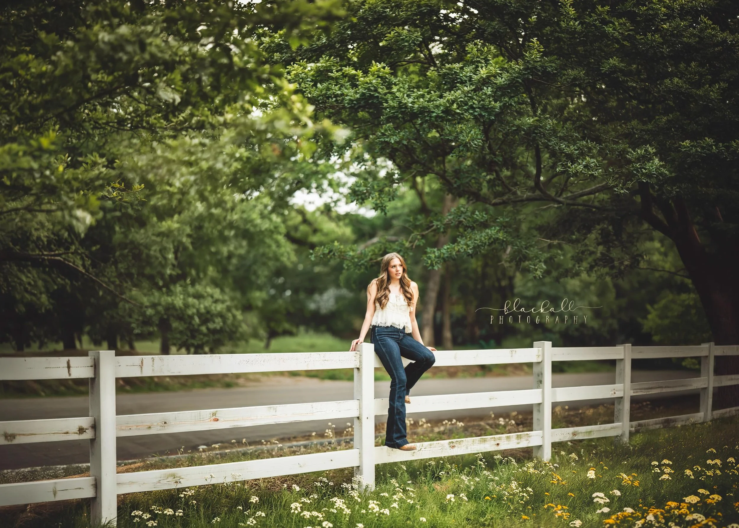 Class of 2027 comin&rsquo; at ya! 

There&rsquo;s something special about this season of life for a young girl 🌾✨

Right here between childhood and adulthood&hellip; between small town &amp; big world dreams&hellip; you start to see exactly who she&