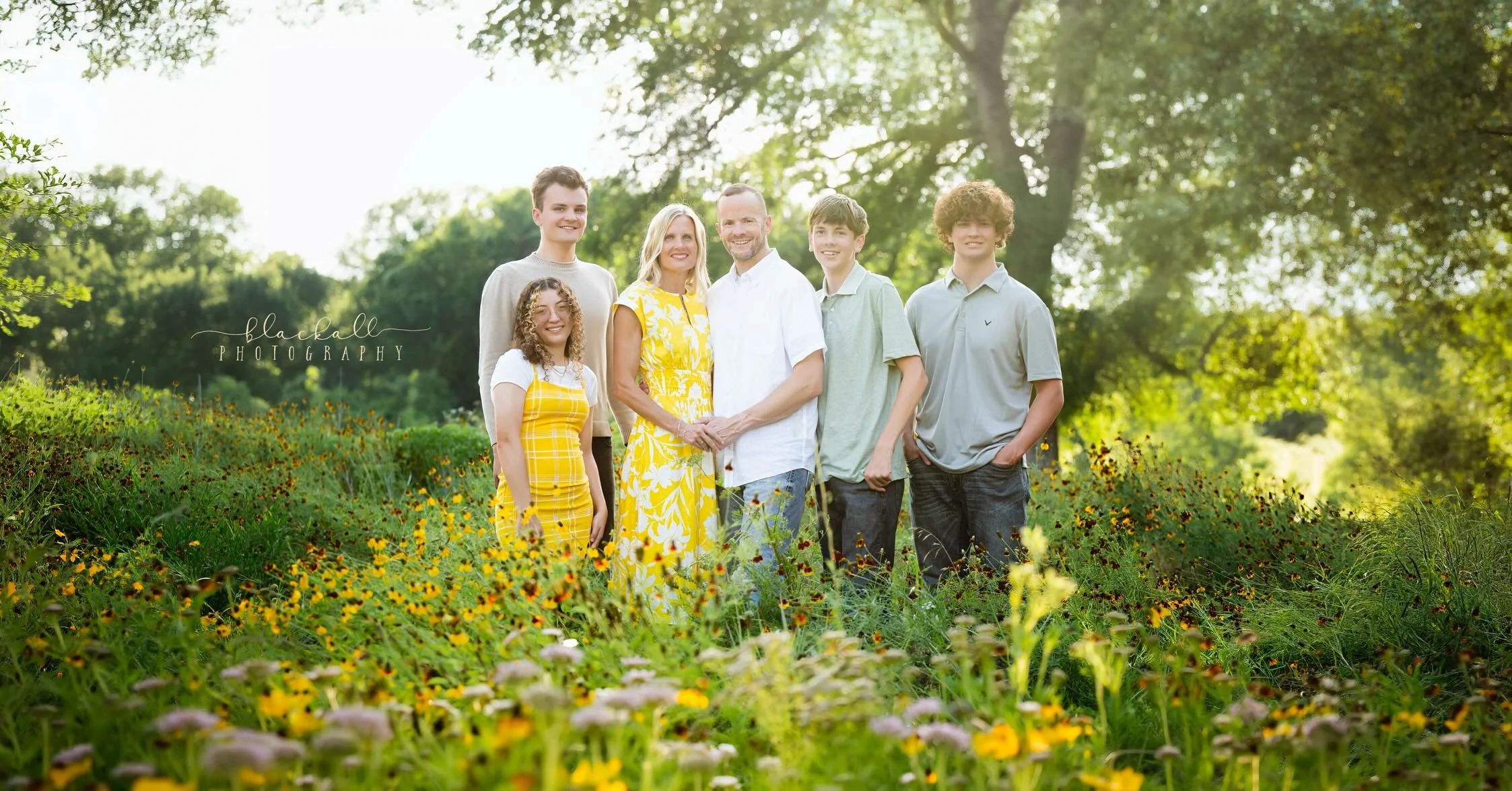 Summertime, sunshine, and just enough chaos to make it a GREAT family session. ☀️💛

This crew showed up in the happiest colors, brought all the personality, and kept me laughing the entire time. And let me tell y&rsquo;all&hellip; a family with all 