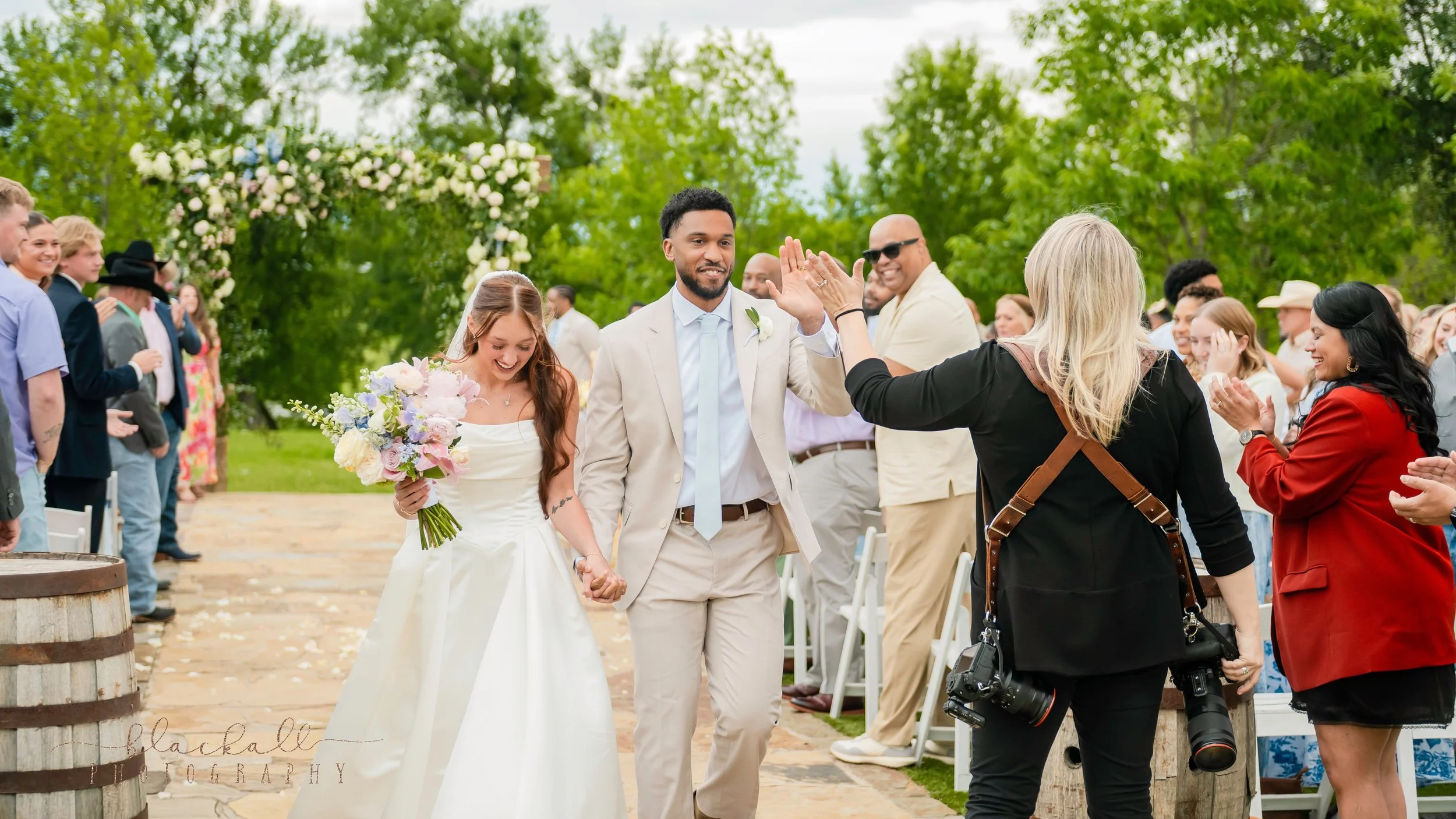 Getting married absolutely deserves a high-5! ✋🏻 

I get fully invested in my couples y'all... like, cheering-you-on-from-the-side-lines, tearing-up-behind-the-camera invested. Because getting to stand there &amp; witness you walk back down that ais
