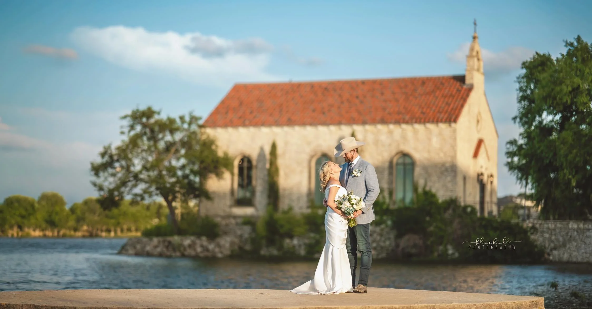 Cheers to epic love stories and a big congratulations to Laci + Adam on getting MARRIED!!! Lots more previews coming soon! 

Venue | @belladonnachapel 
Photography | @blackallphotography