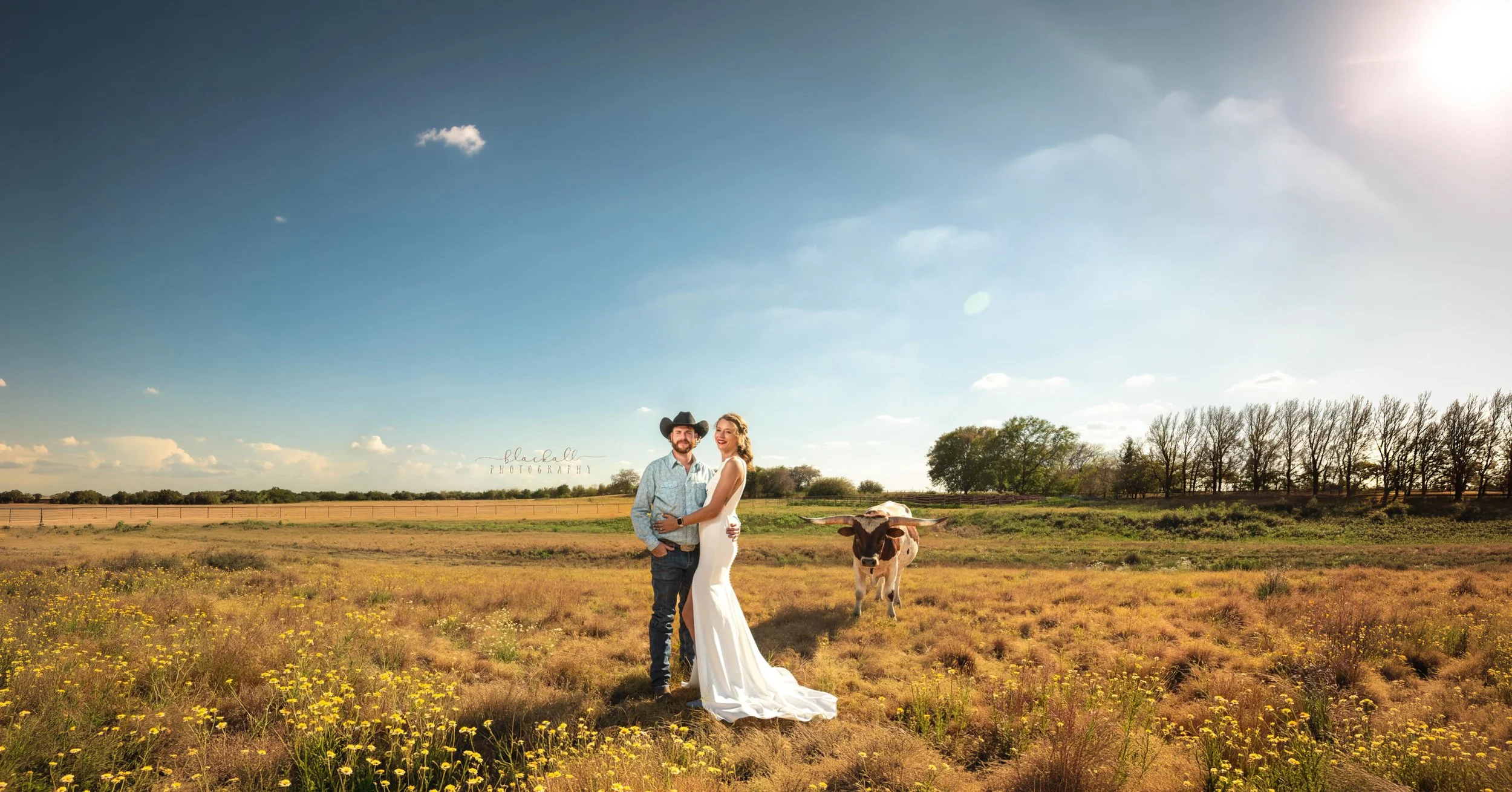 A little dramatic lighting + a VERY dramatic longhorn who insists on being in my photos&hellip; and may or may not have gotten a little &ldquo;horn happy&rdquo; with our bride. Yeah, I said it. 😝😂

Add this gorgeous couple and that big Texas sky at