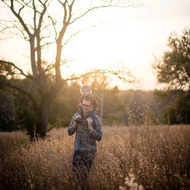 Shoulder ride at sunset #daddy #fatherson #treasurethesemoments #dinosaurhunting #ilovemyjob #shawneemissionpark