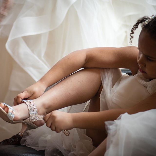 Chiffon and high-heels, a 5 year old&rsquo;s dream. #flowergirl #allgrownup #sparkles #chiffon #weddingphotography #highheels