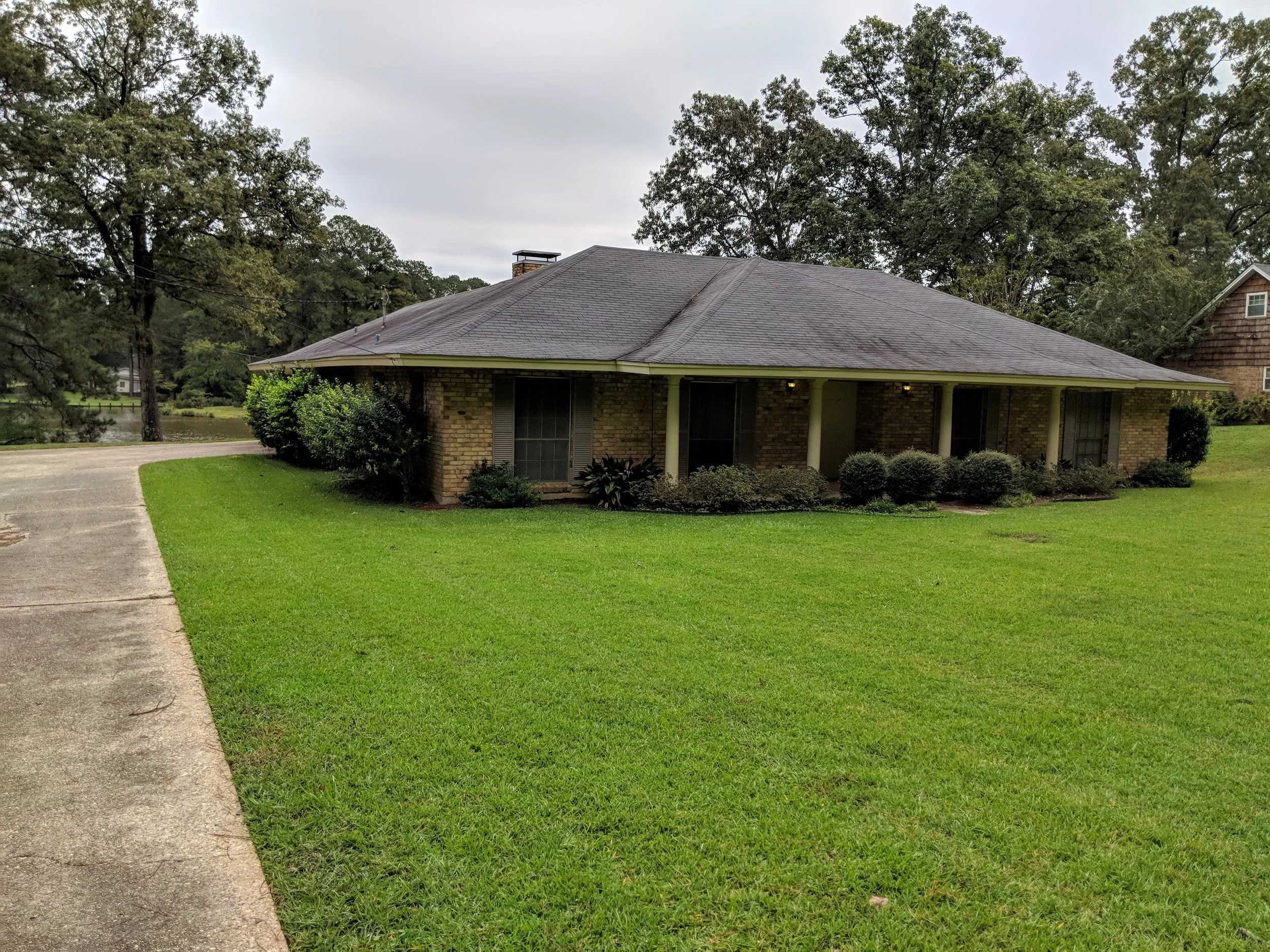 1101 Lakeview Drive