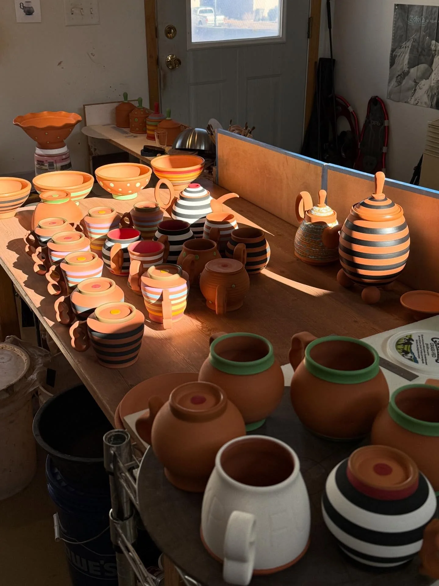 Time to glaze 🍩
.
.
.
#ceramics #pottery #studiopotter #mugs #stripes