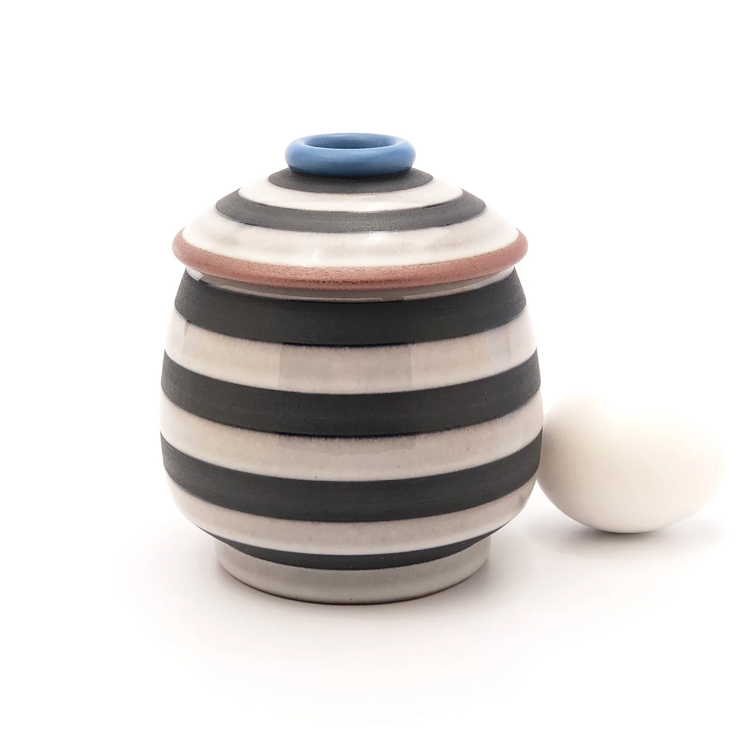 Salt jar / black and white
