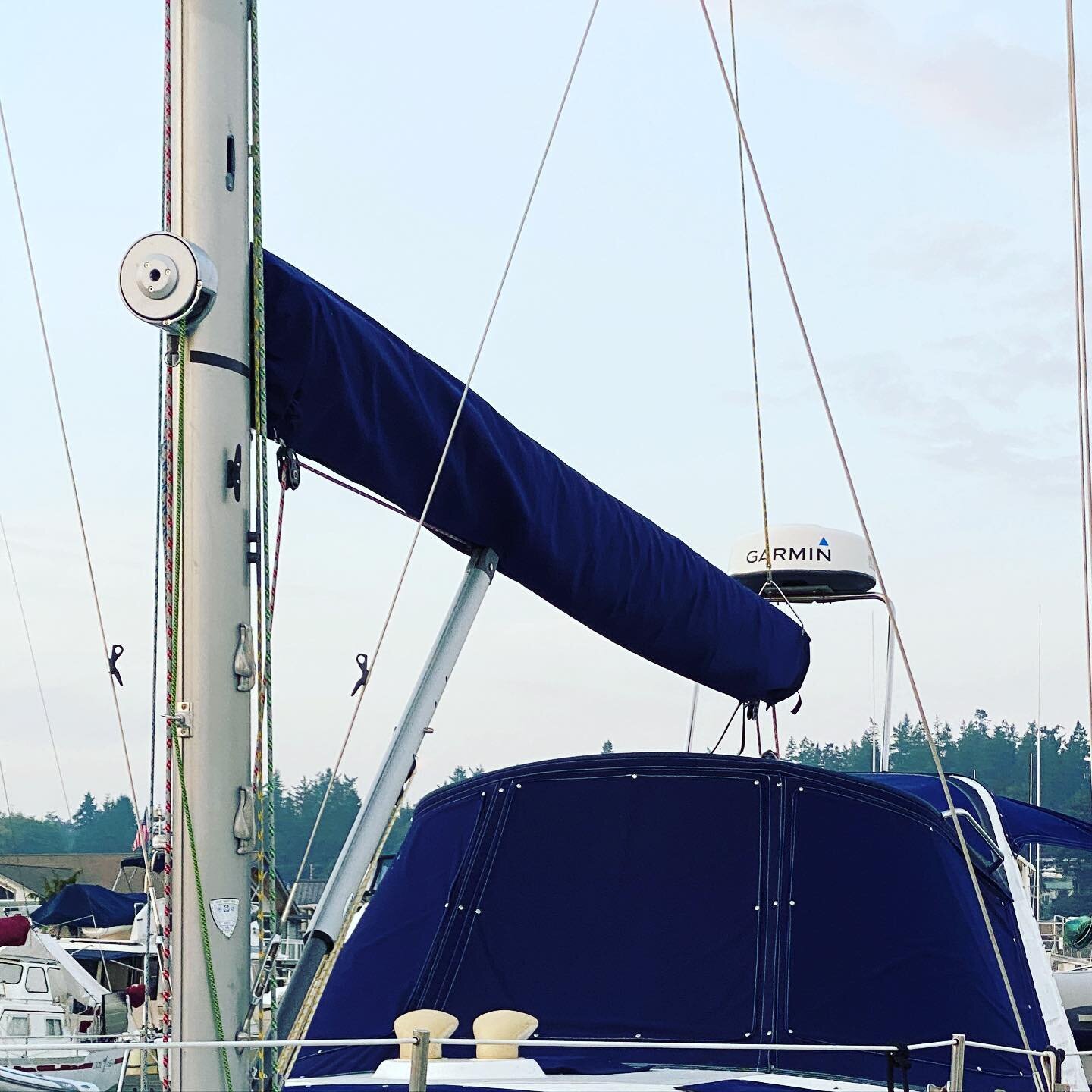 Leisure Furl boom systems are great for cruising but have a tendency to puddle on top. This customer requested a full winter cover and it turned out great!