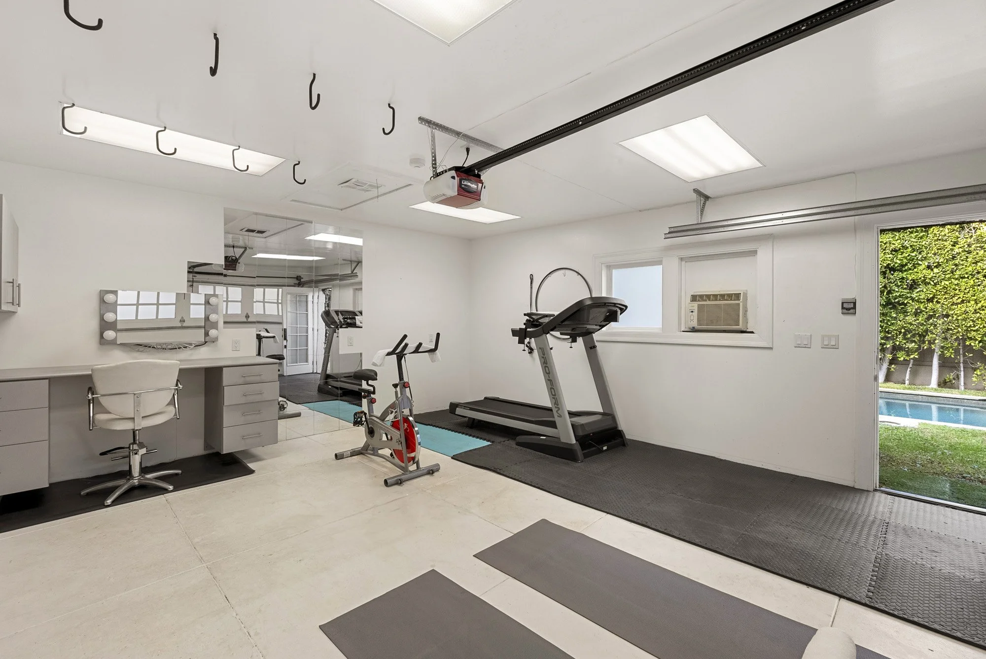 1545 Courtney 38.jpg