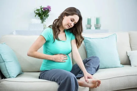 52444143_S_pregnancy_feet_pregnant.jpg