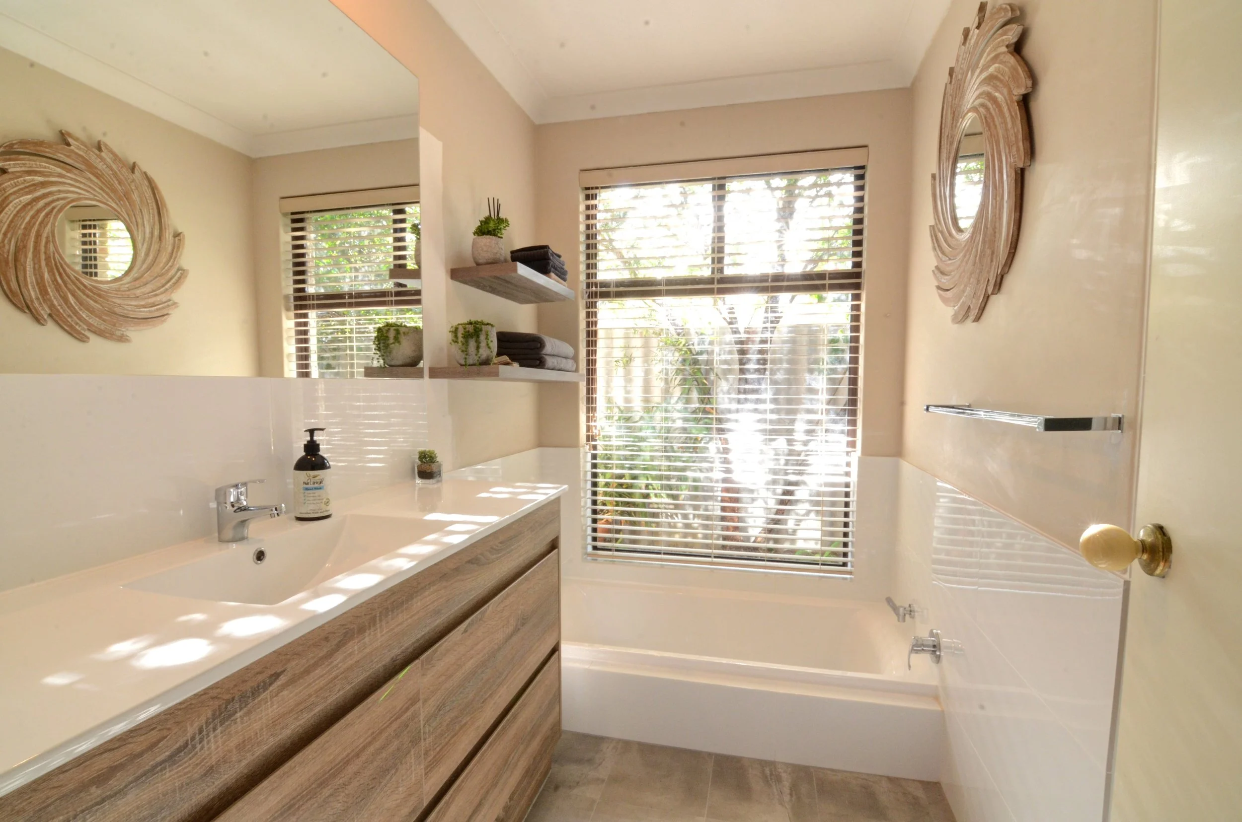 Bathroom - Carine 1-min.jpg