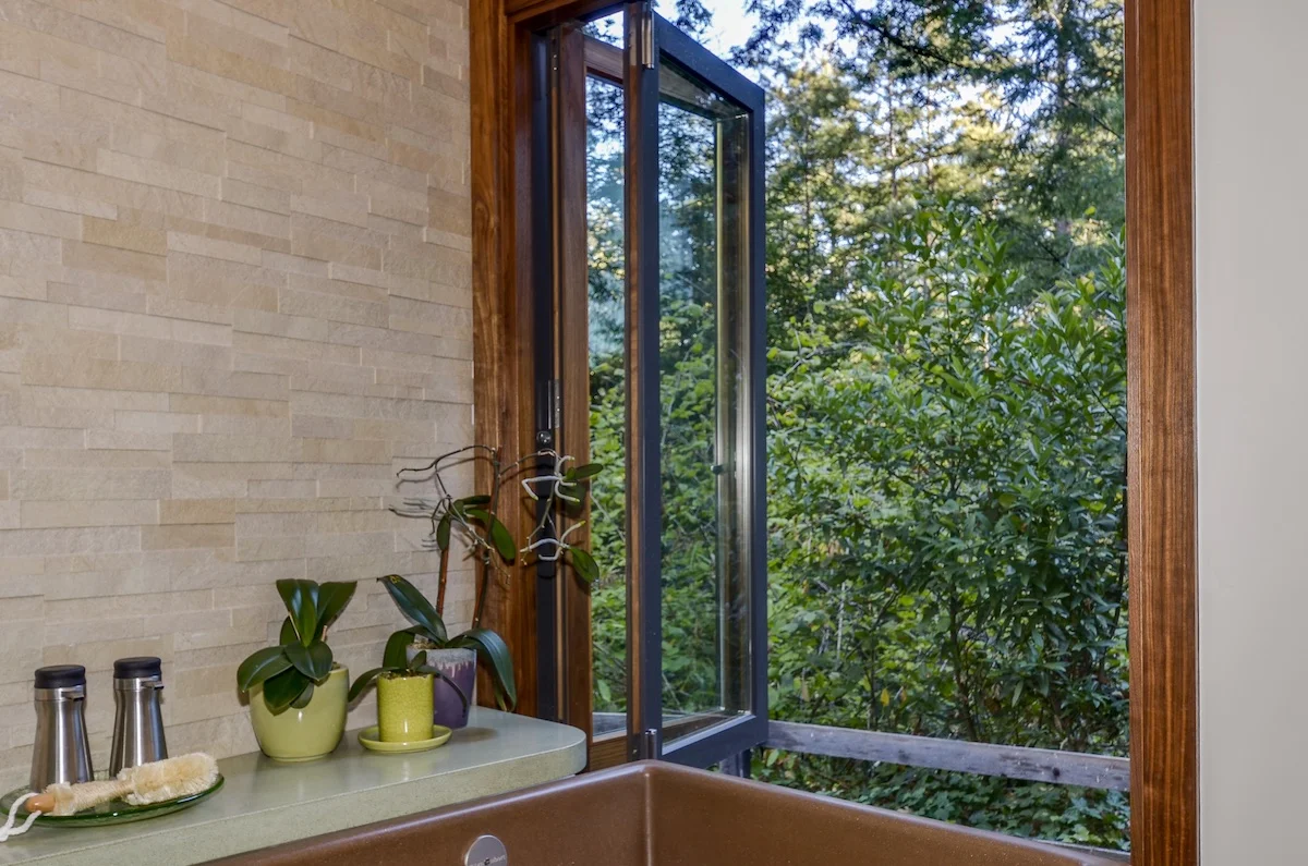 foldingwindow.jpg