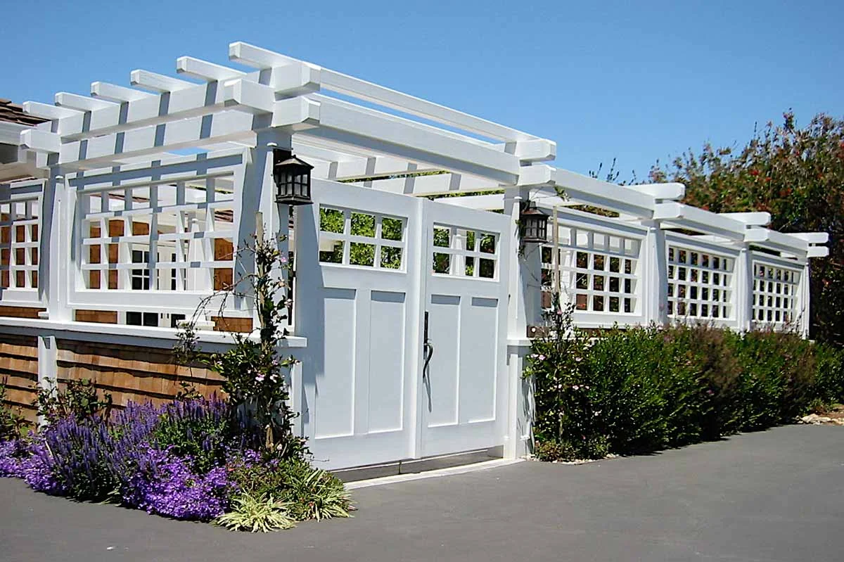 beachviewentrytrellis.jpg