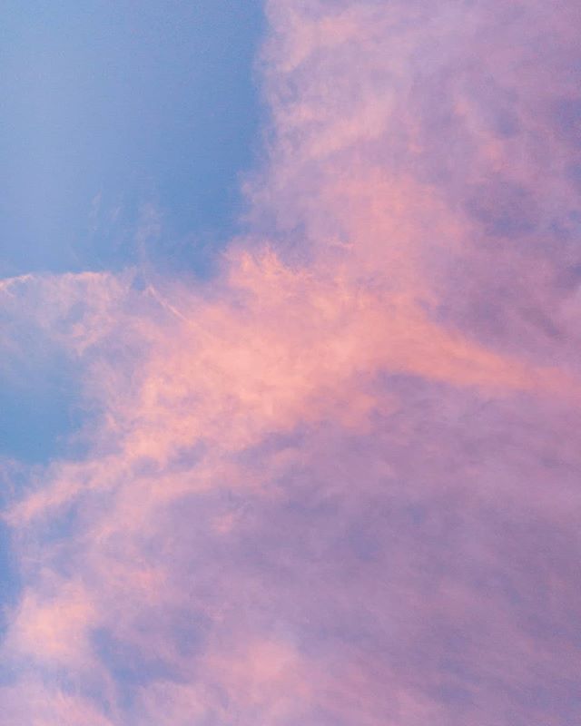 #beautifulsky #evening #photographoftheday #color #nature #earthart #cloud #sky #palepink #photography