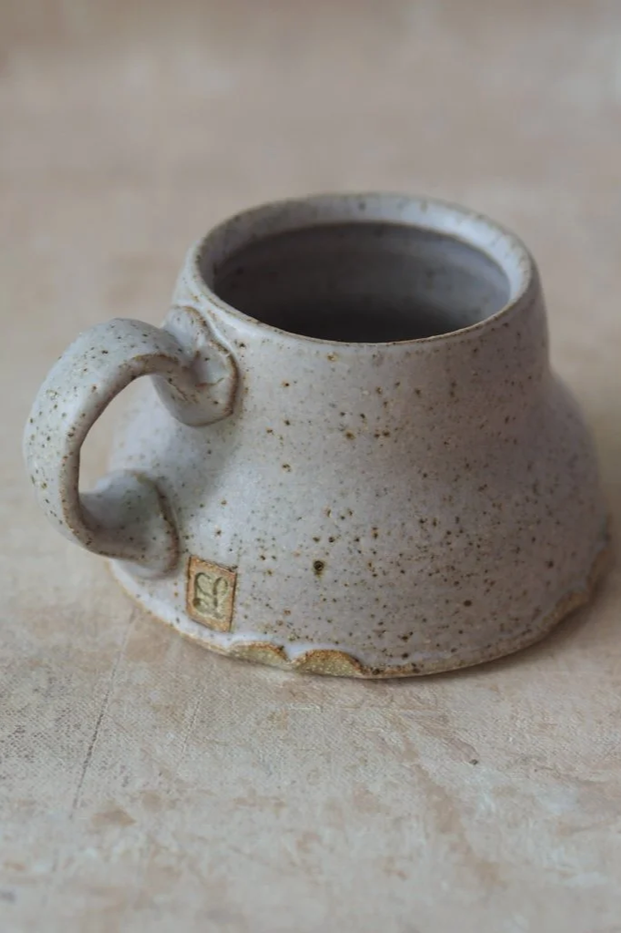 Wide Bottomed Mug in Speckled Lilac