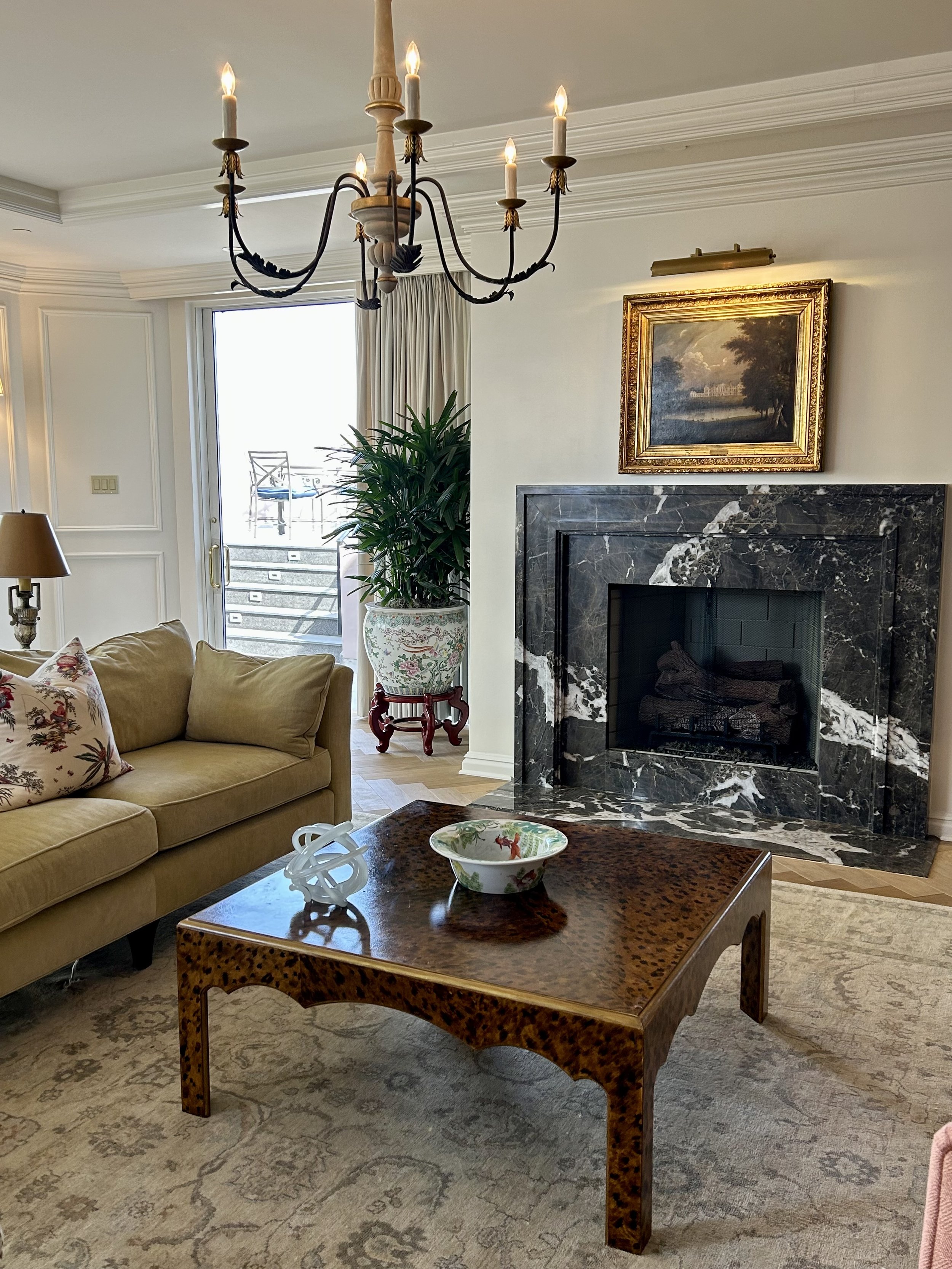 ST. Charles Coffee table in tortoise- Windsor Ct. presidential suite -2 -.jpg