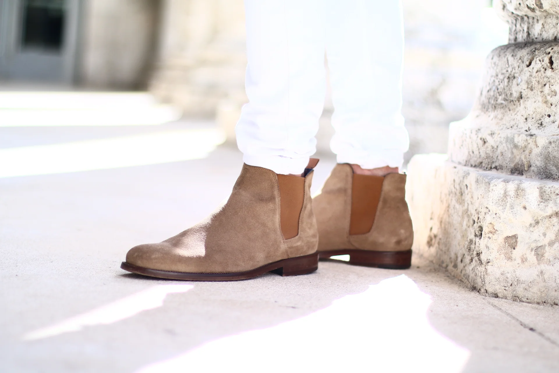 Scarf & Chelsea Boots: ALDO Pants: PacSun Photography: Alberto Madrid 