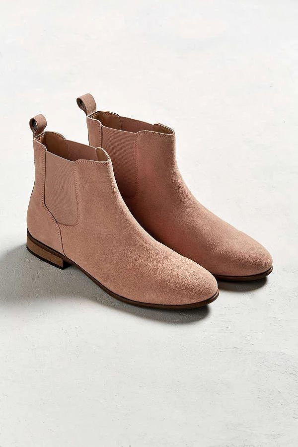   https://www.urbanoutfitters.com/shop/uo-suede-chelsea?category=mens-boots&amp;color=066  