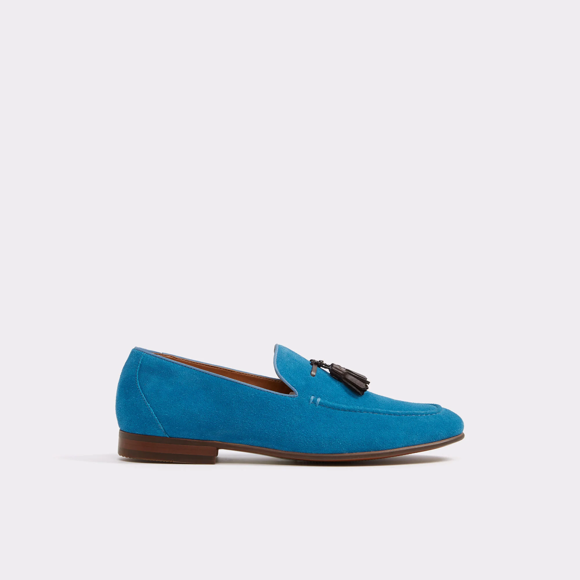   https://www.aldoshoes.com/us/en_US/men/footwear/dress-shoes/loafers/Wyanet-Blue/p/51219475-6  