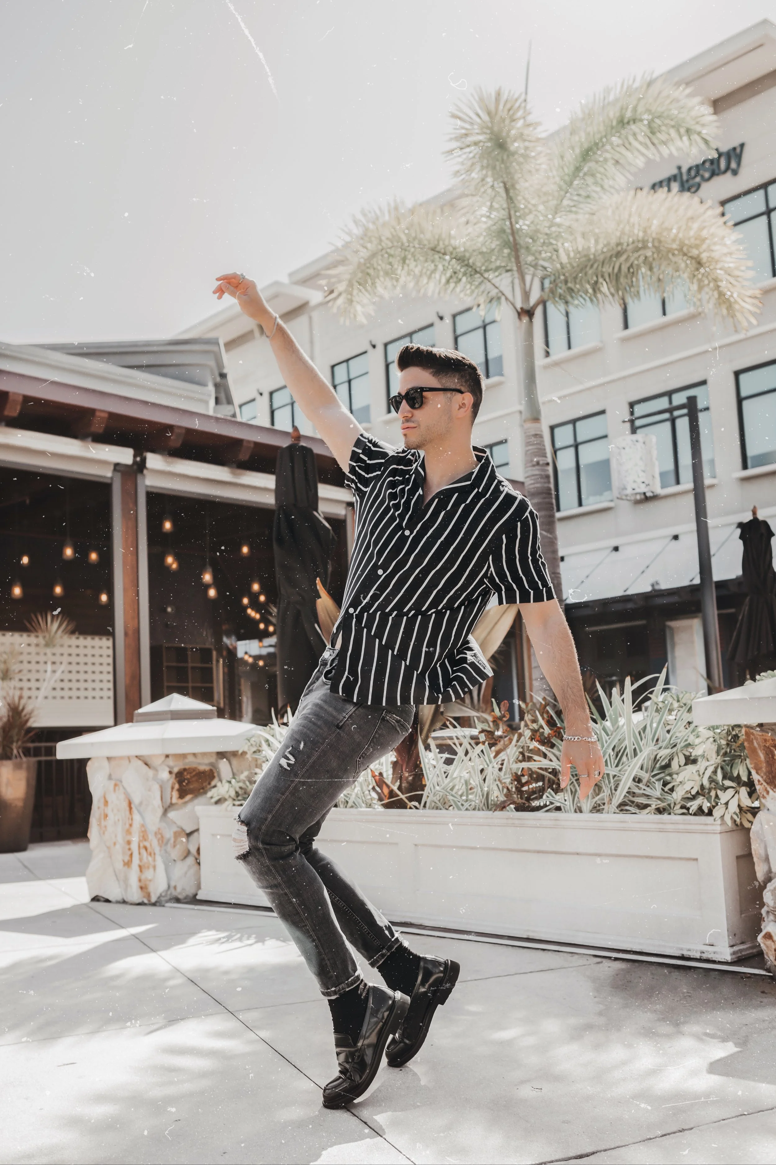 How to Pose for Instagram Like a Pro!