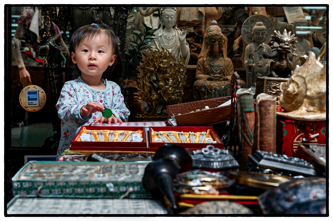 Shopkeeper's Daughter, Hong Kong 