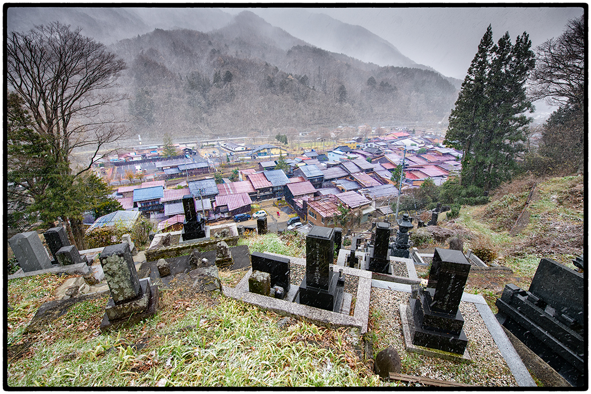 Looking Over Narai-juku in a snowstorm