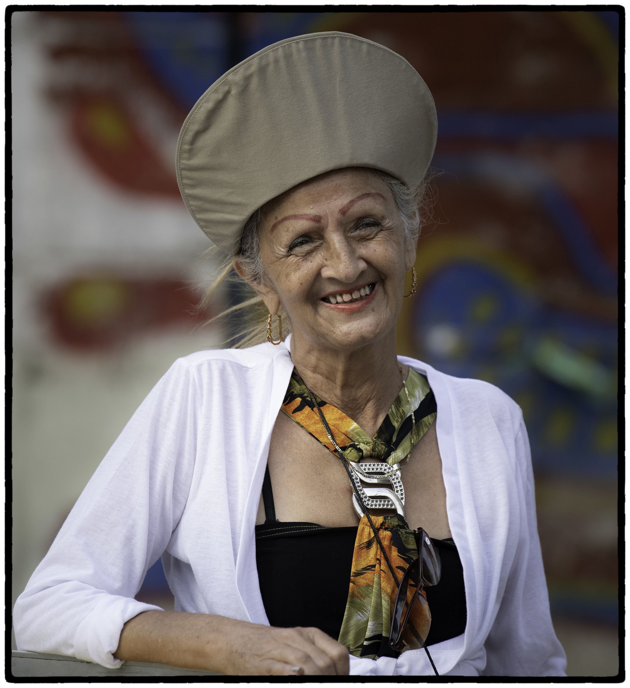 Sidewalk vendor, central Havana