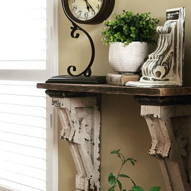 I just love to decorate with corbels! This set is from @louberrysantiques 
#corbels #corbelshelves #gardencenter #salvage #vintage #architecturalsalvage #smallbusiness #diy