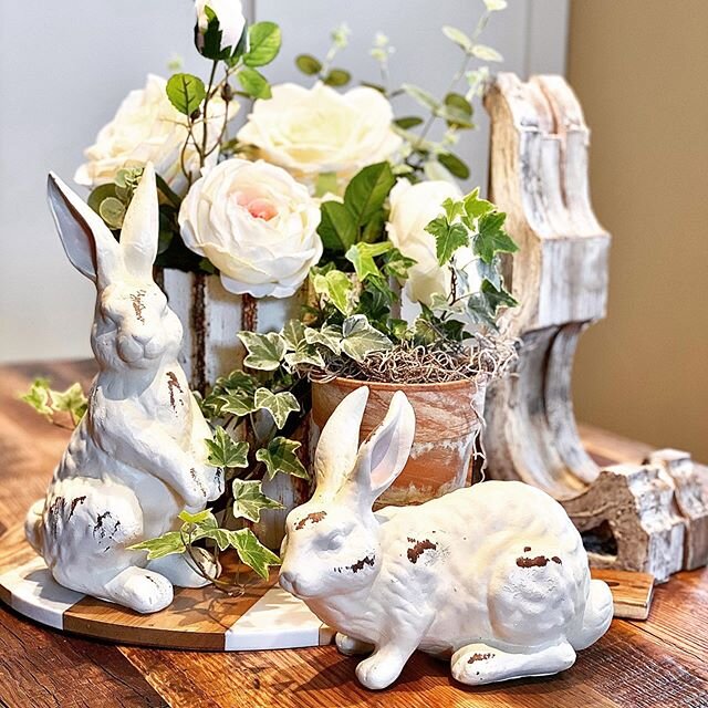 While watering the plants at the shop yesterday, I couldn&rsquo;t help but bring a couple things home. Sorry. These adorable little bunnies, I couldn&rsquo;t resist. And the variegated ivy in a Terra-cotta pot. Love it! 
#easter #vintagestyle #smallb