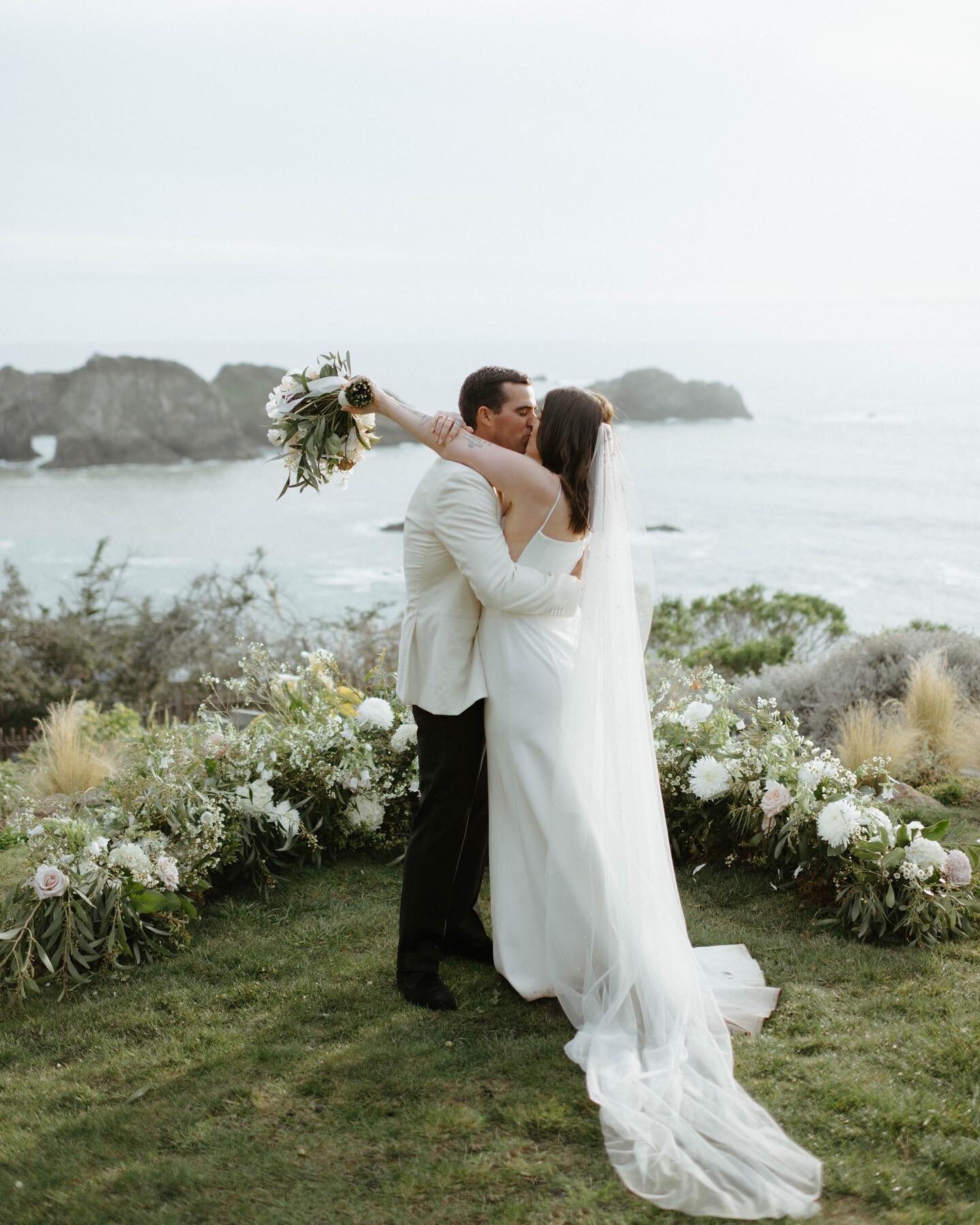 Sneak peak at our first wedding of the year, and one of the most special in our career. @neeknibbi and I worked together at Anthropologie years and years ago, and I used to make her model for me in my early photography days. One of those photos went 