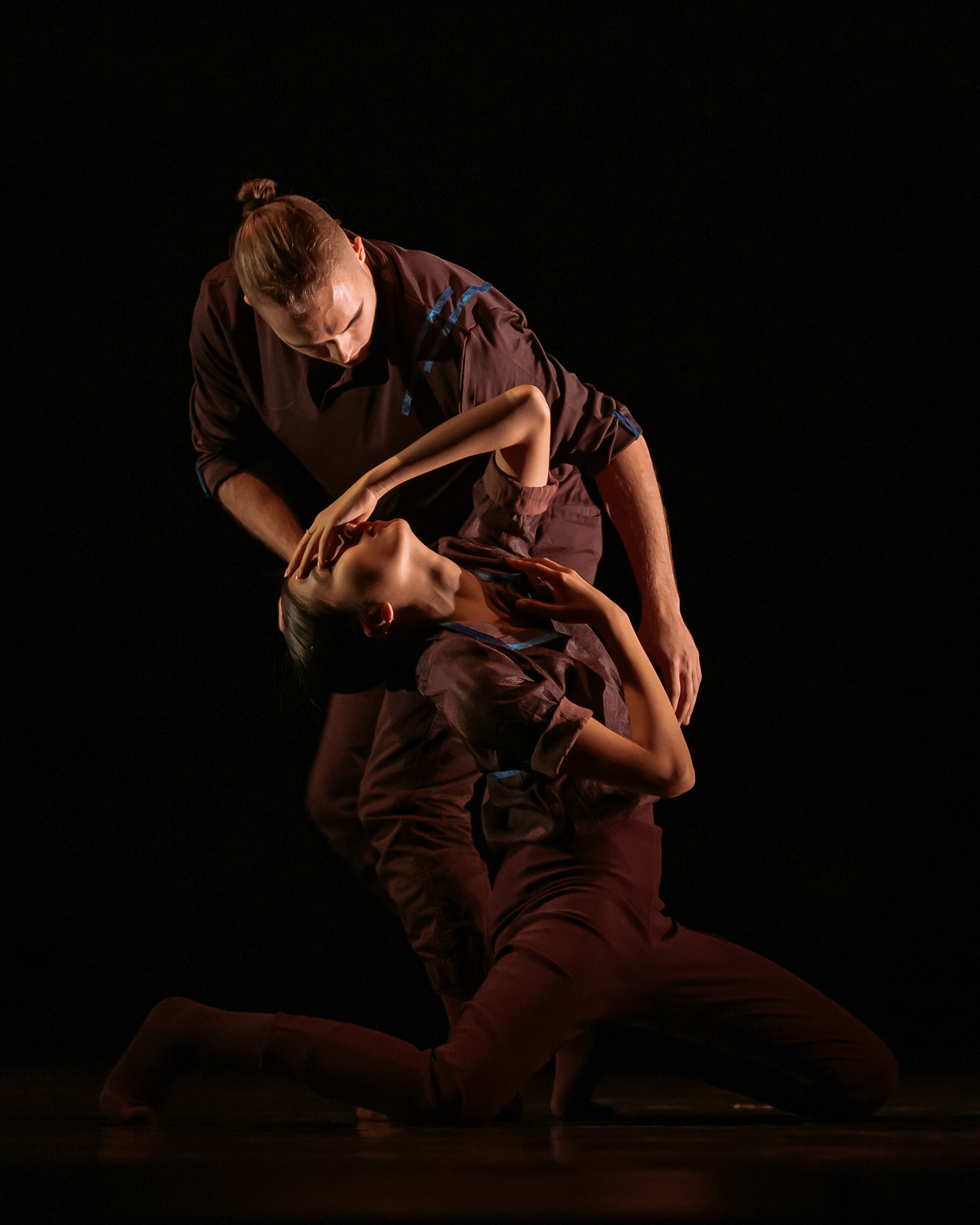 FIDDLE EMBRACE by Anne Plamondon. Performed by dancers from the Ryerson School of Performance. Photo by Jeremy Mimnagh