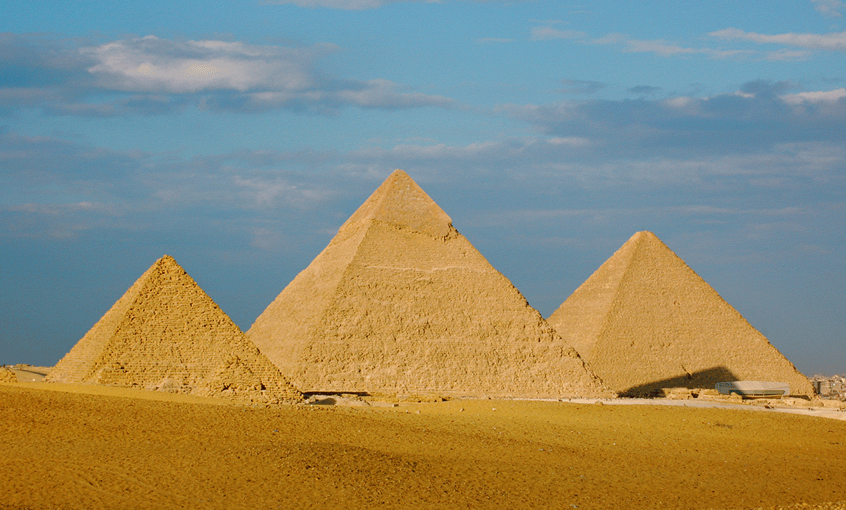 AK-Taylor-Egypt-Pyramids-of-Giza-Abercrombie-Kent.gif