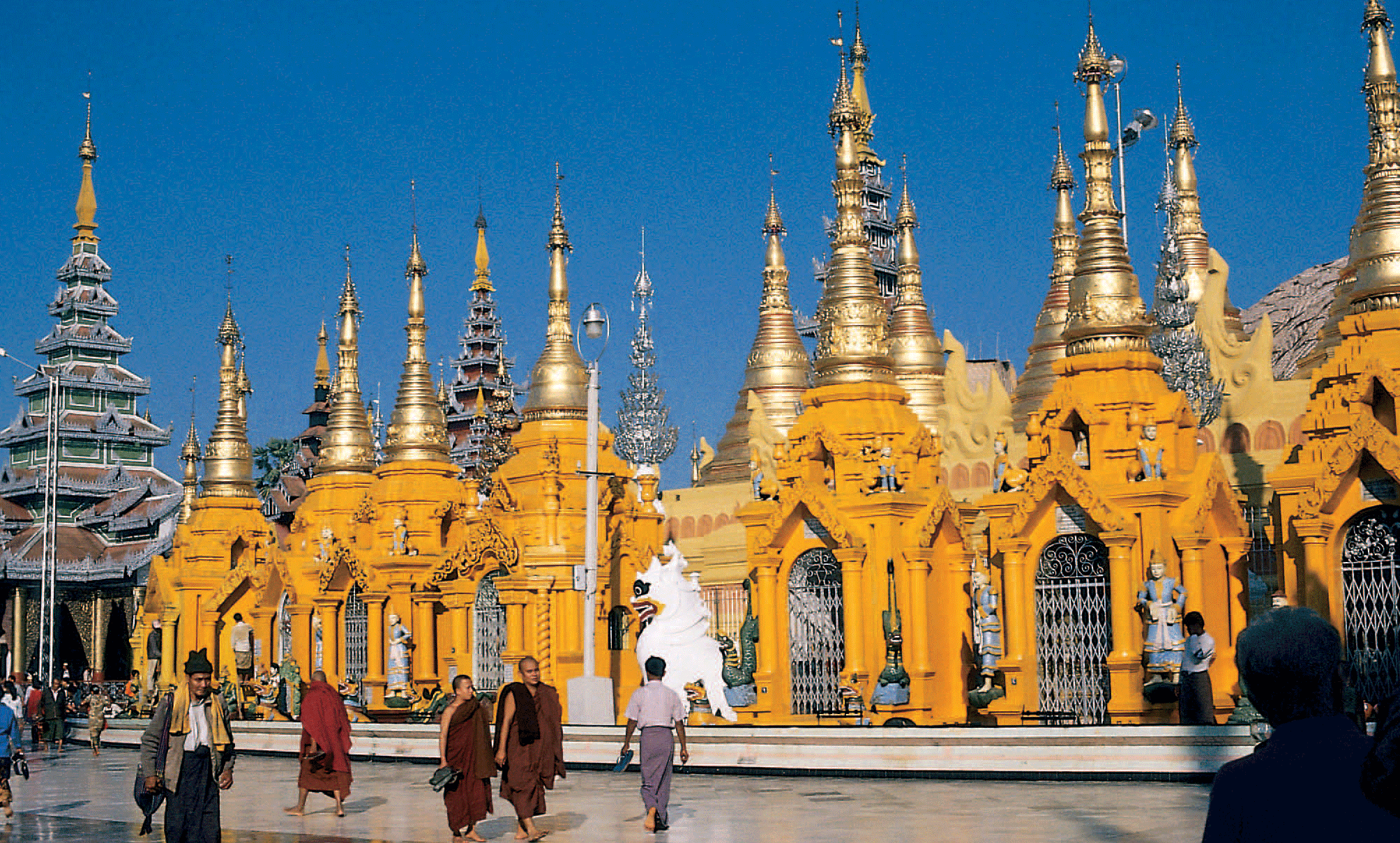 AK-Taylor-Safari-Myanmar-Yangon-Shwedagon-Pagoda-A&K.gif