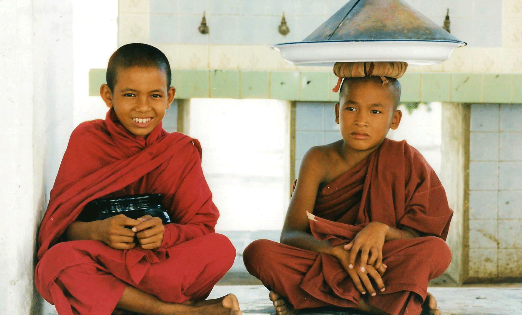 AK-Taylor-Safari-Myanmar-Boy-Monks.gif