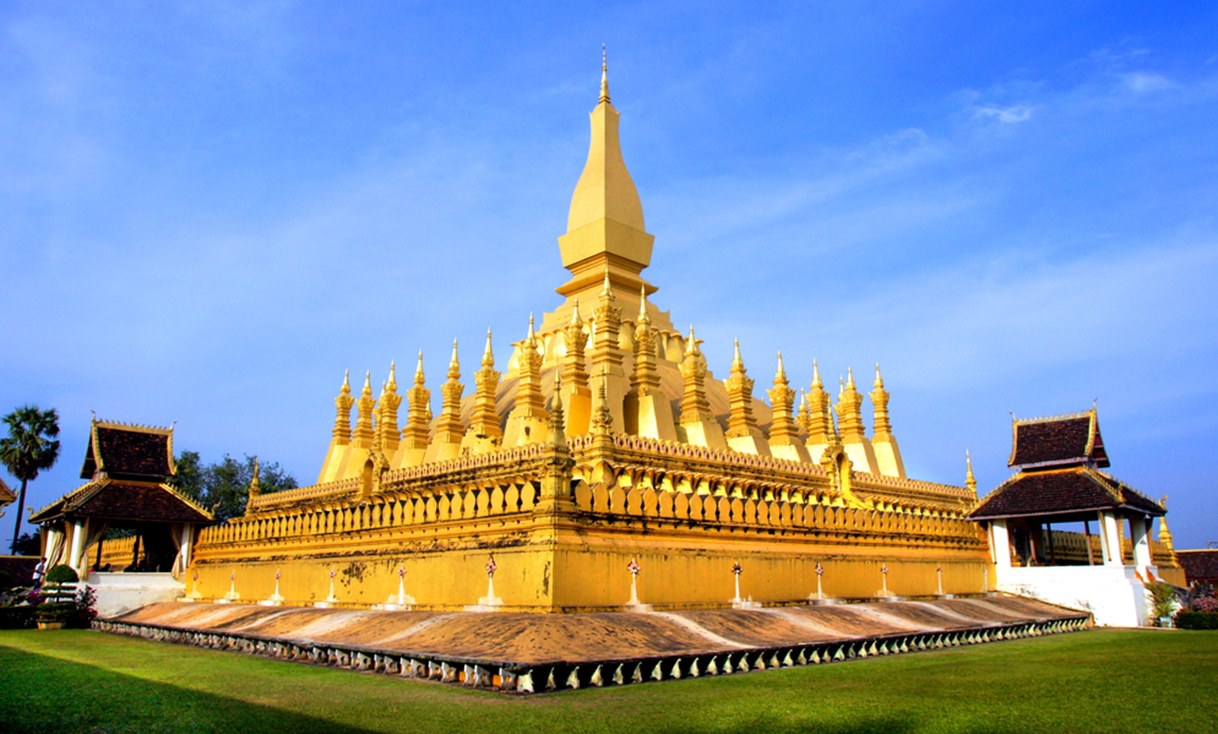 Golden Wat That Luang in Vientiane, Laos.jpg