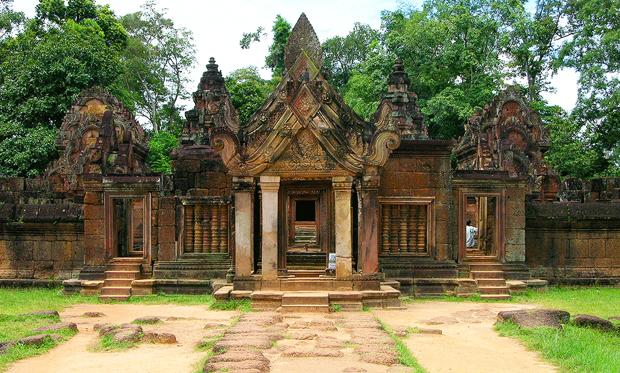 AK-Taylor-Travel-Cambodia-Siem-Reap-Banteay-Srei.gif