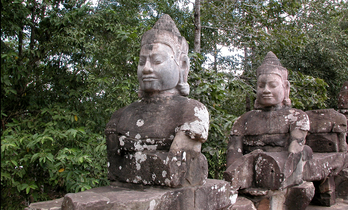 AK-Taylor-Travel-Cambodia-Siem-Reap-Eastern-Gates-of-Angkor-Thom.gif