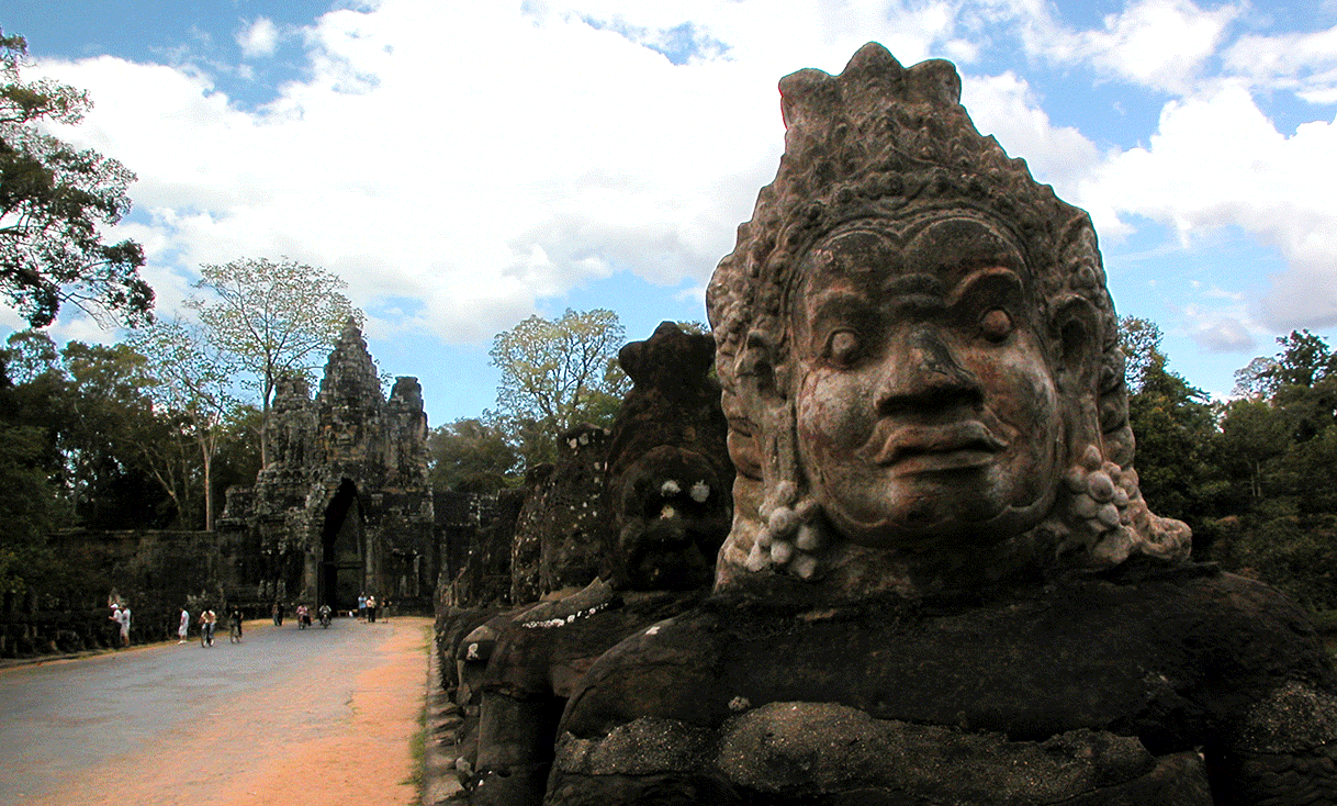 AK-Taylor-Travel-Cambodia-Siem-Reap-Eastern-Gates-of-Angkor-Thom-2.gif