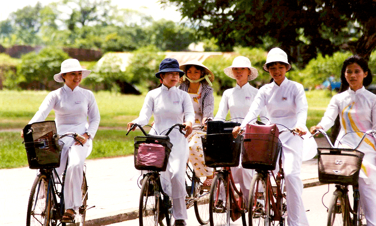 AK-Taylor-Travel-Vietnam-Student-Women-on-Bikes.gif
