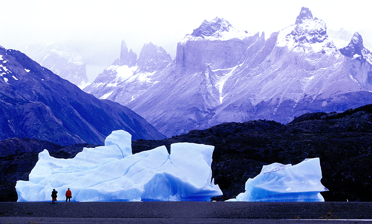 AK-Taylor-Chile-Torres-del-Paine-National-Park-Lake-Grey.gif