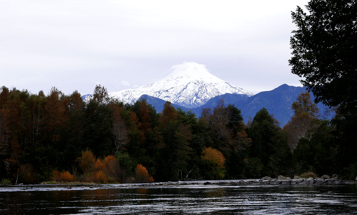 AK-Taylor-Chile-Volcán-Villarrica-Pucon-Liucura-River-Meyer.gif