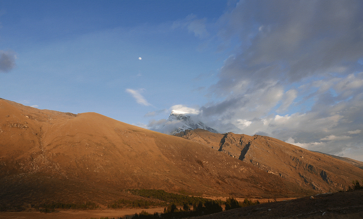 AK-Taylor-Peru-Moonrise-over-Mt.-Huascarán-Etta-Meyer.gif