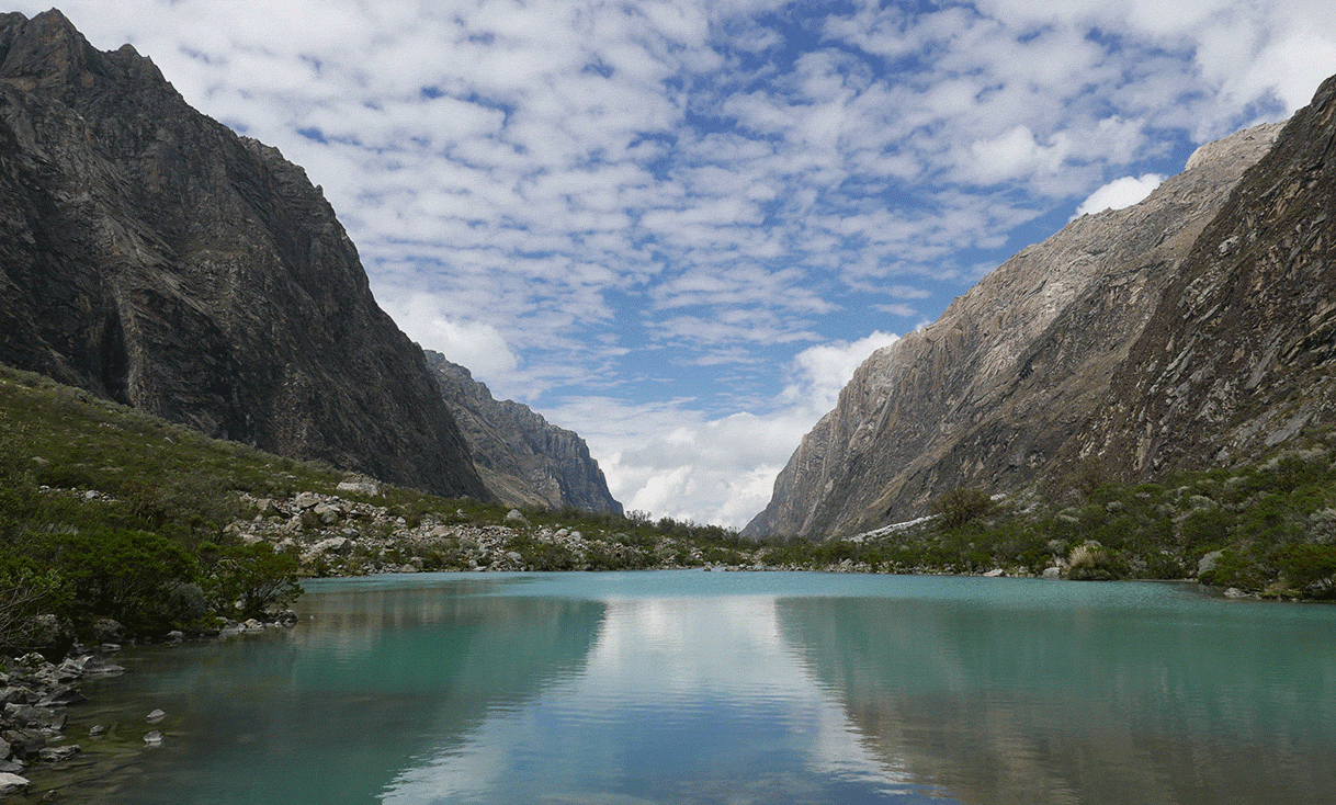 AK-Taylor-Travel-Peru-Classic-U-shaped-valley-Andes-Lake-Llaganacu-Etta-Meyer.gif